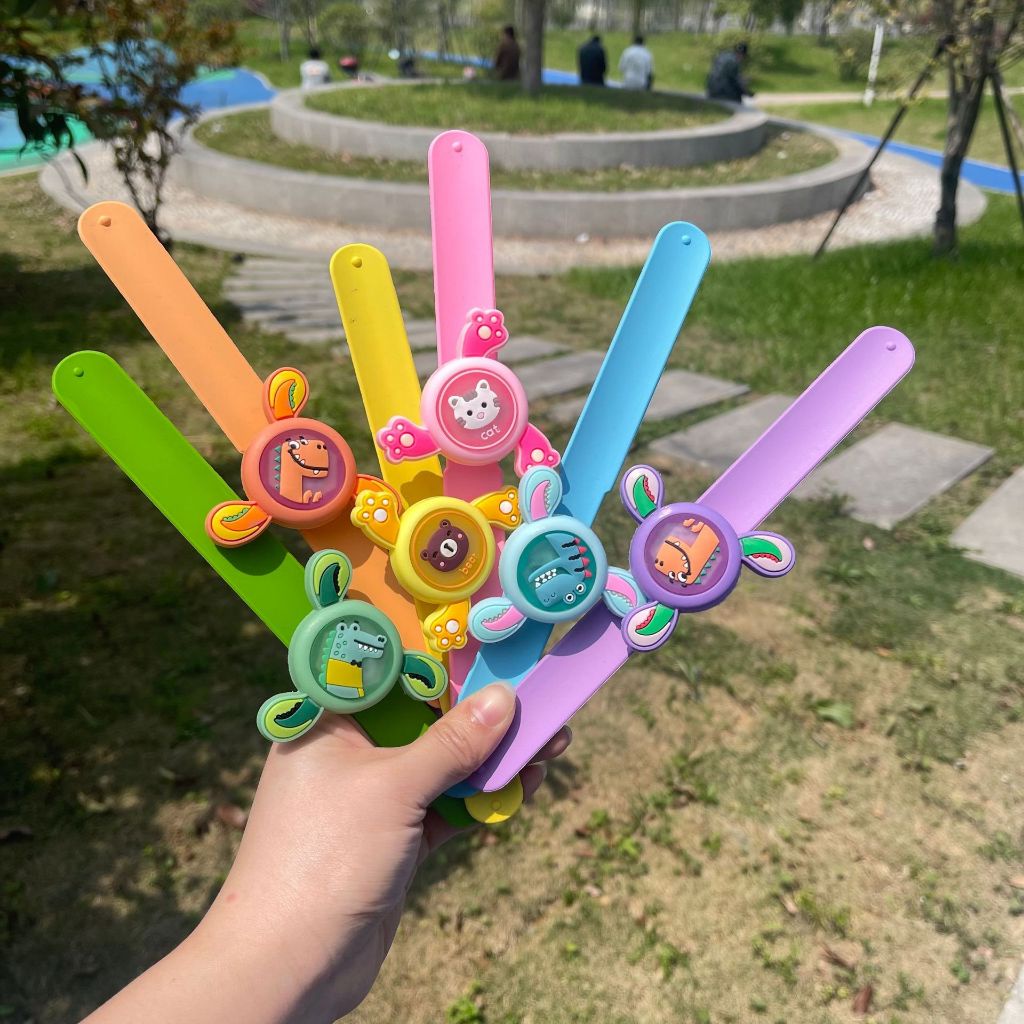 Đồng hồ xoay vòng tinh dầu chống muỗi đeo tay có đèn phát sáng hoạt hình dễ thương quà tặng cho bé