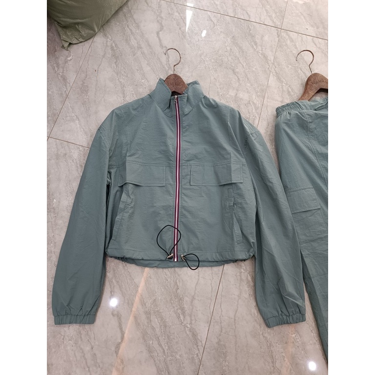 Bộ gió cho nữ: áo kéo khoá và chân váy