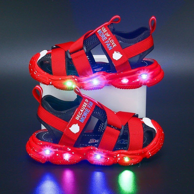 Sandal Rọ Đế Mềm Nhẹ Che Ngón Chân Phong Cách Mới Cho Bé Trai Có Đèn Led mã 008
