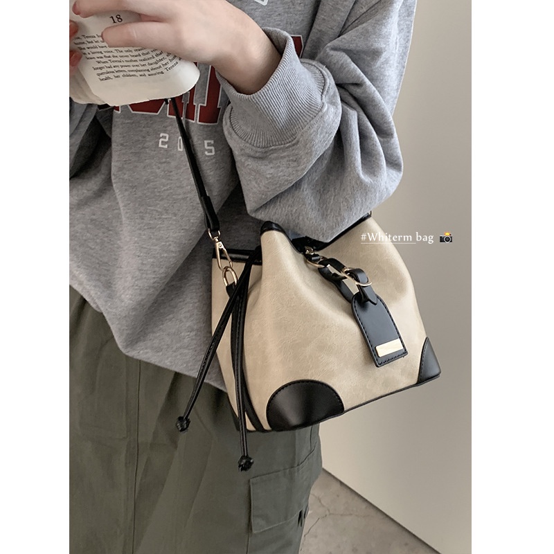 Túi Đeo Chéo Một Bên Vai Màu Tương Phản Thời Trang Hàn Quốc Mới 2023