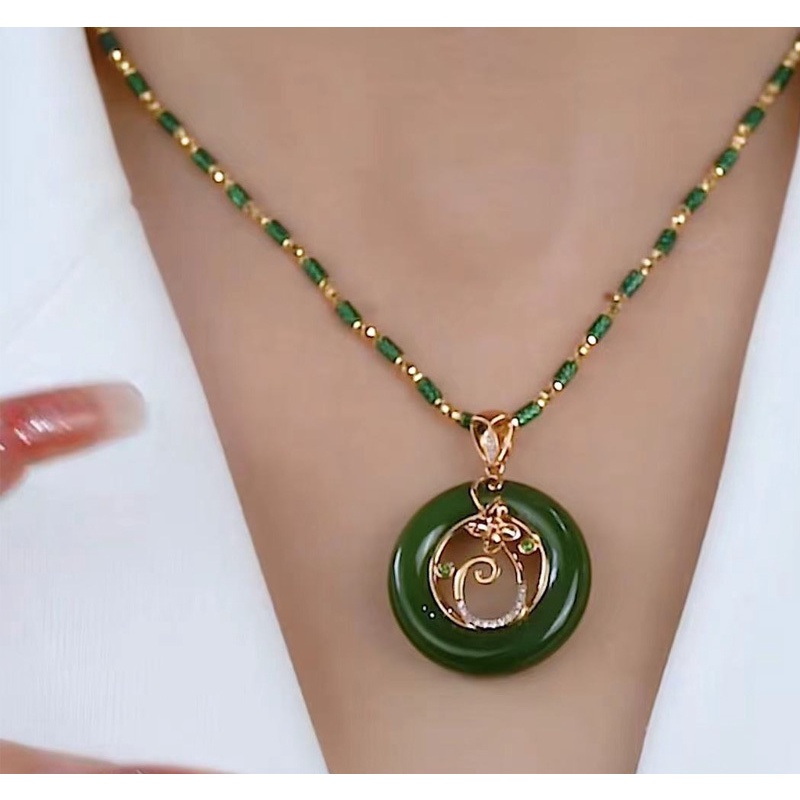 Dây Chuyền Ngọc Bích Mặt Hình Hoa An Toàn Có Khóa Cài Cho Bạn Gái