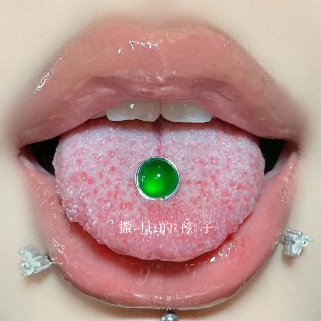 Nhẫn Lưỡi Bằng Thép Titan Đục Lỗ Cho Cô Gái Nóng Bỏng