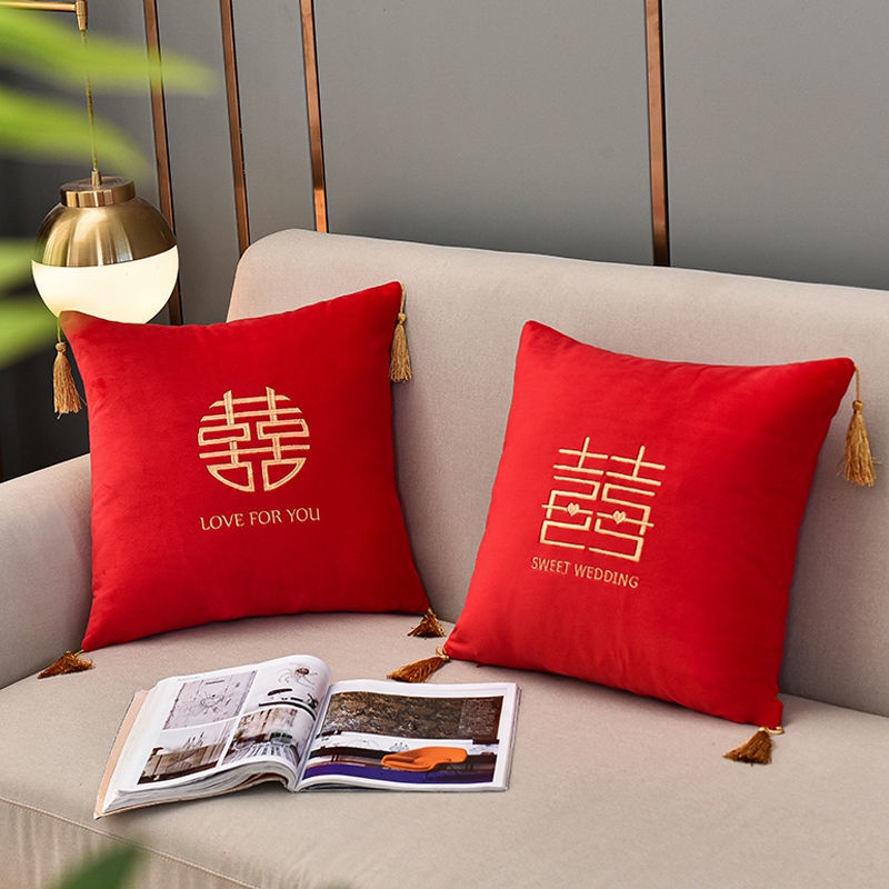Cặp Gối Nhung Thêu Nhân Vật Hạnh Phúc Màu Đỏ Thoải Mái Dùng Trang Trí Ghế sofa Phòng Khách / Tiệc Cưới