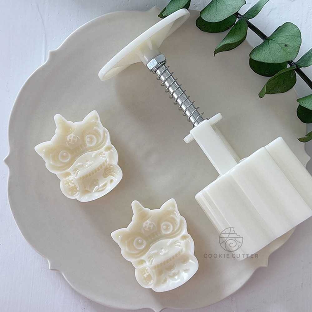 Set 2 Khuôn Làm Bánh Trung Thu 50g Tạo Hình Bàn Tay Mèo May Mắn 3d