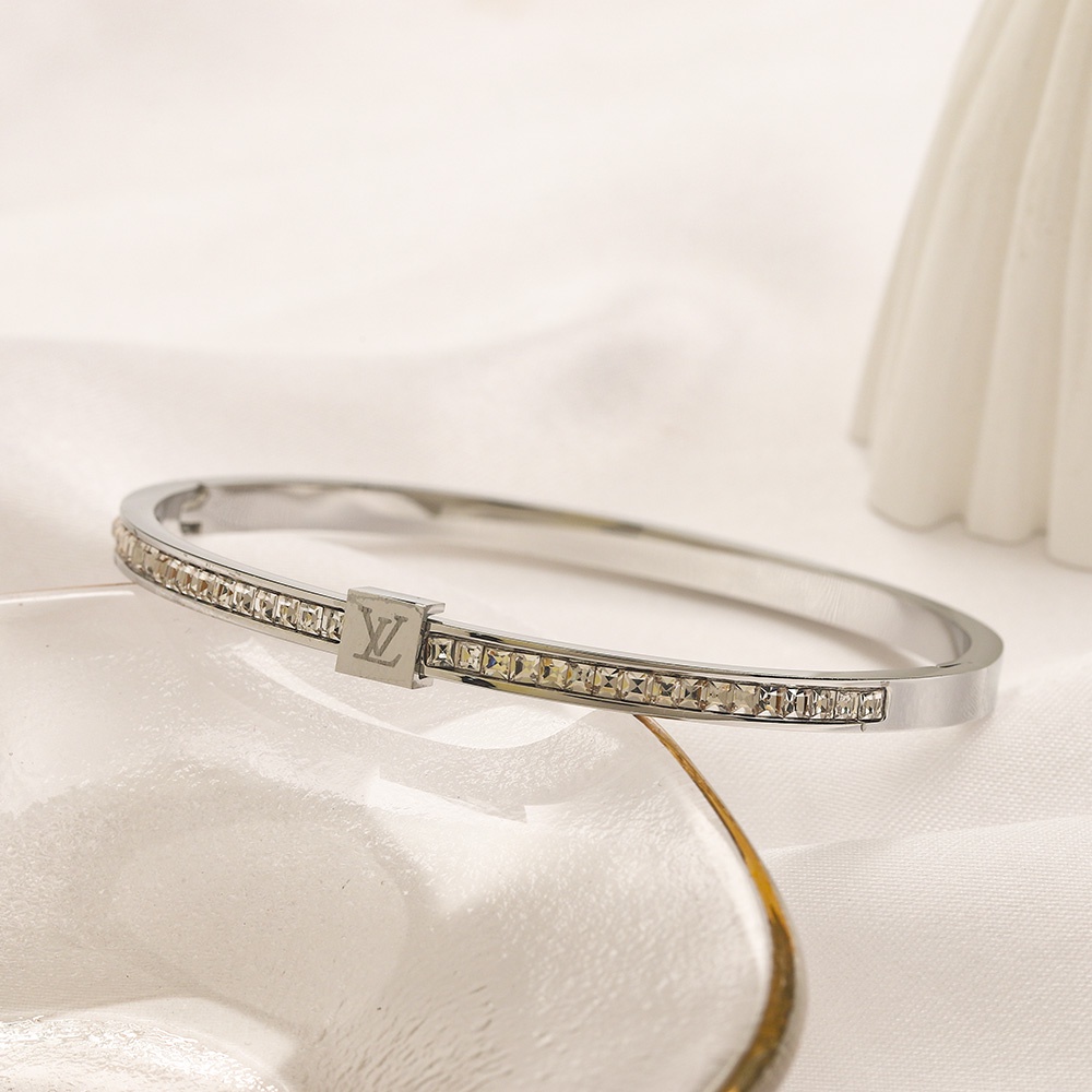 Vòng Tay louis vuitton Bằng Thép Titan Khắc Chữ lv monogram