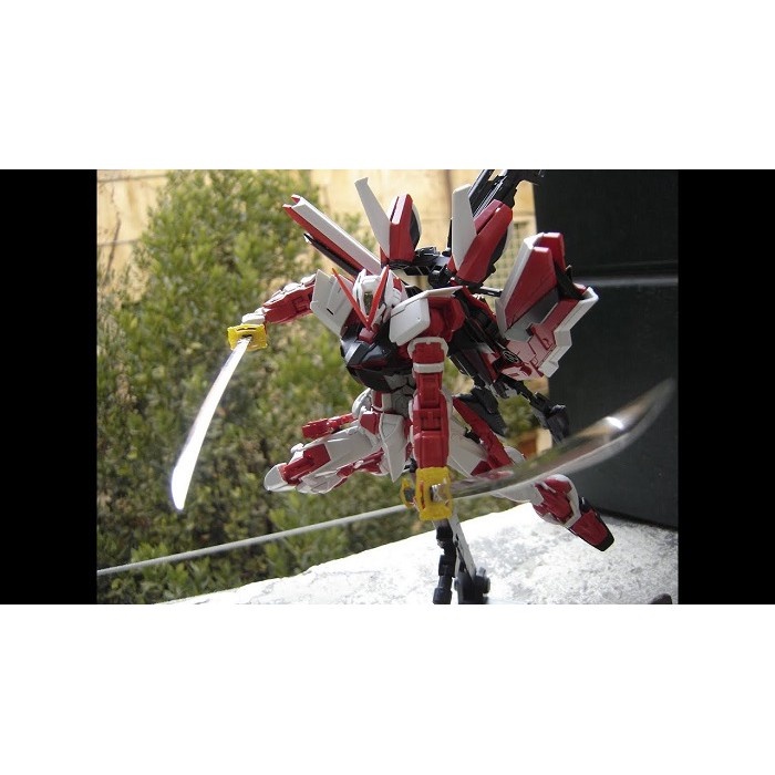 Mô hình lắp ráp MG Gundam Bandai Astray Red Frame Kai - GDC Tặng ô tô