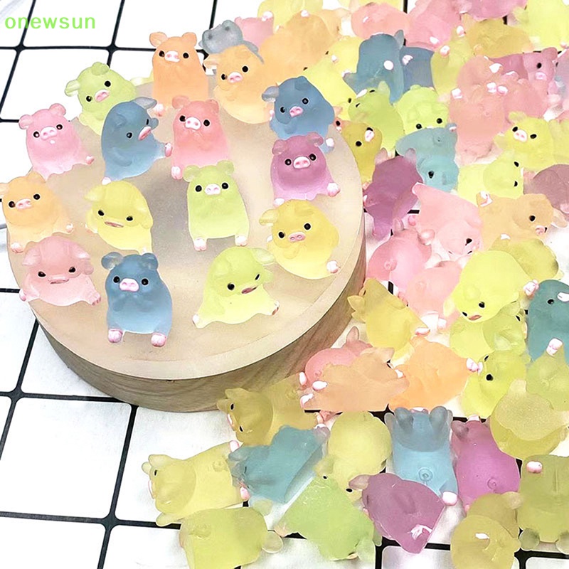 Set 1 / 5 Mô Hình Chú Heo Dạ Quang mini Bằng Nhựa resin Trang Trí Bảng Điều Khiển Xe Hơi Mới