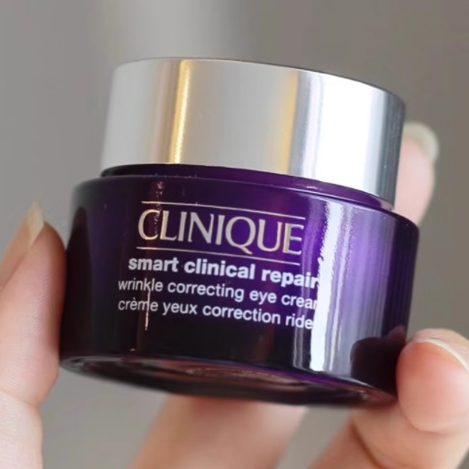 Clinique Kem Dưỡng Ẩm Mắt 15ml Màu Tím Sáng