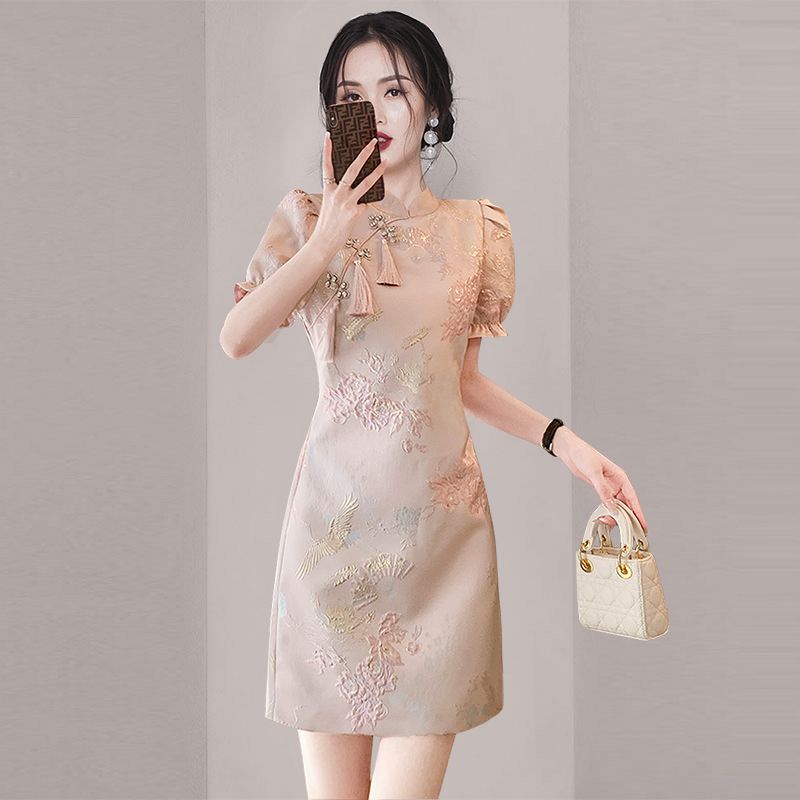 Đầm Sườn Xám Cách Tân Thêu Họa Tiết Phong Cách Trung Hoa Mới