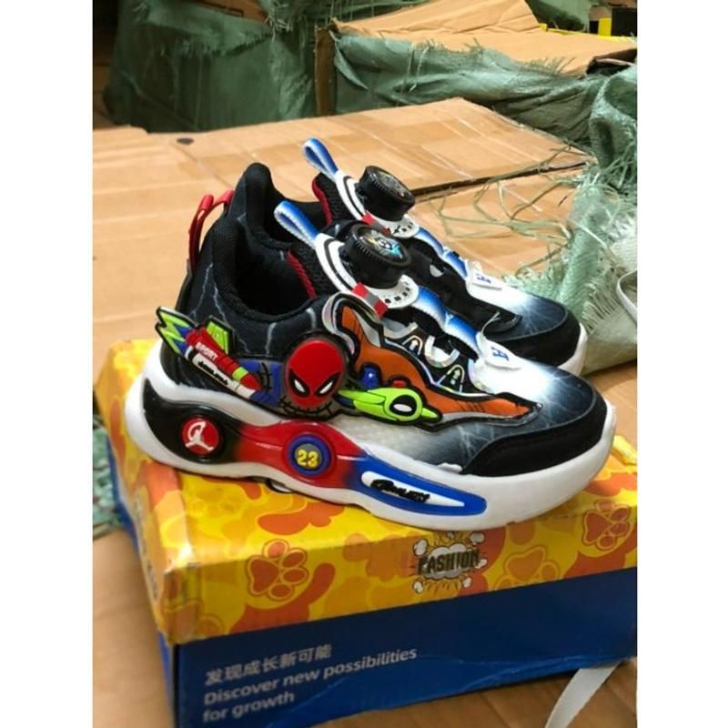 Giày siêu nhân có đèn khóa vặn giày thể thao bé trai nhẹ êm