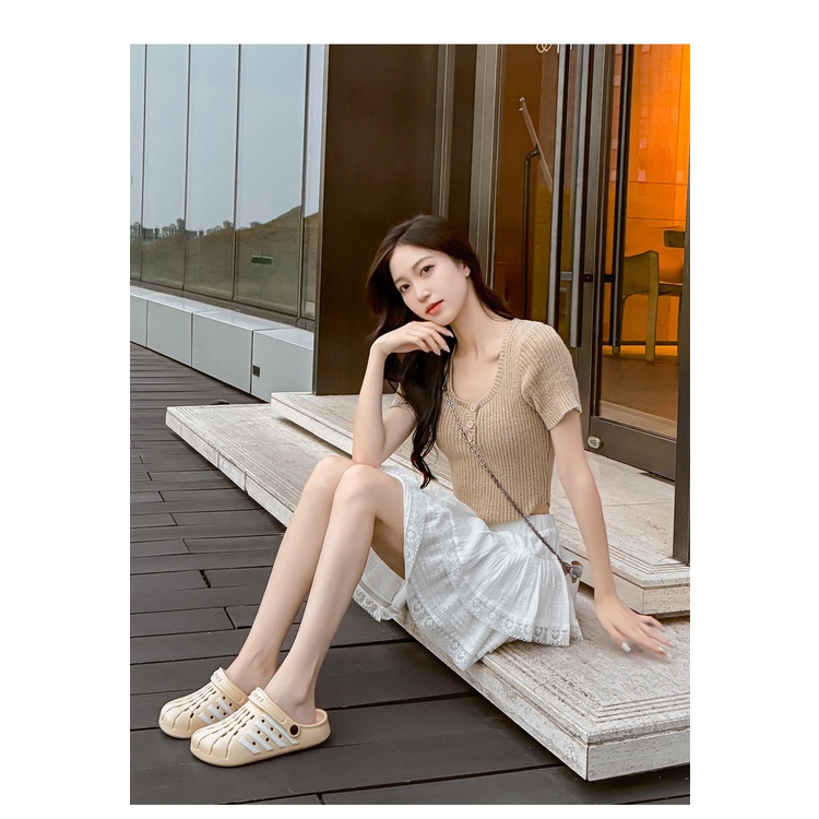 Dép Bít Mũi Đục Lỗ Thời Trang Đi Biển Cho Nữ