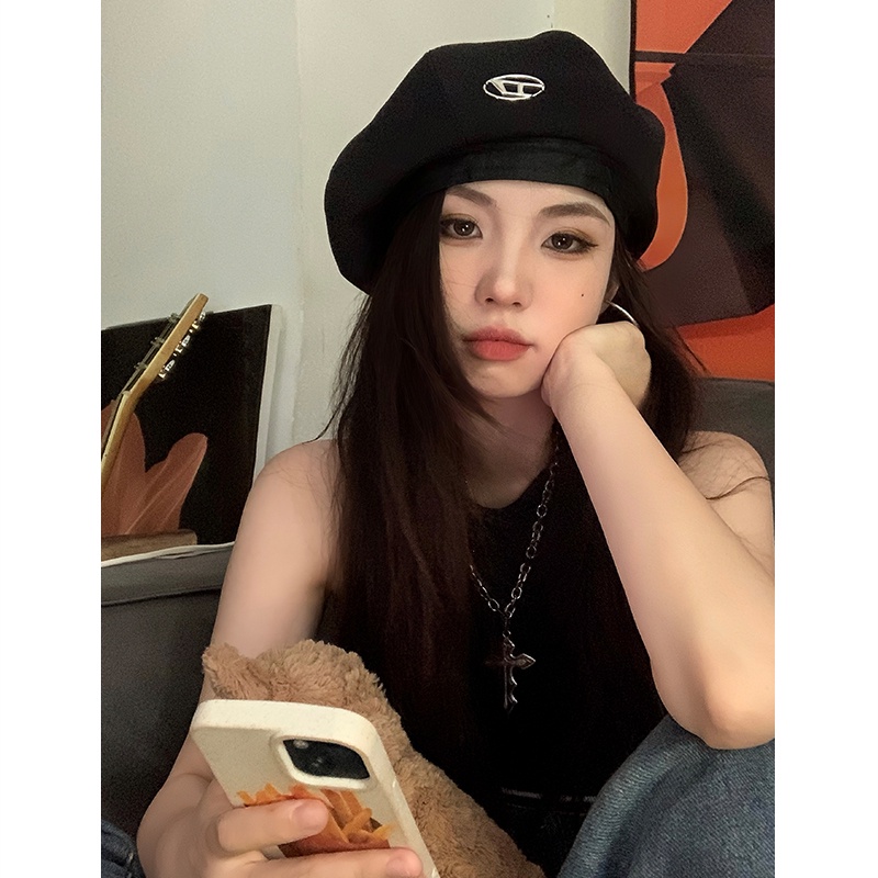 Mũ beret Vải Nhung Phối Nhãn Kim Loại Phong Cách Đường Phố Hàn Quốc Cho Nữ @