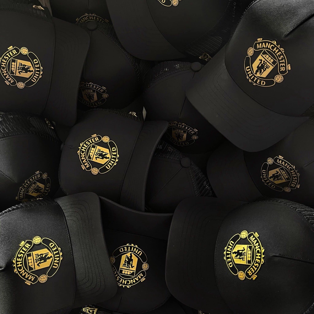 Nón dù lưới MUFC- Đen logo vàng Gold