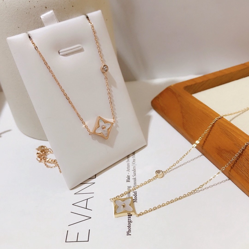 Vòng Tay louis vuitton Bằng Thép Titan Khắc Chữ lv monogram