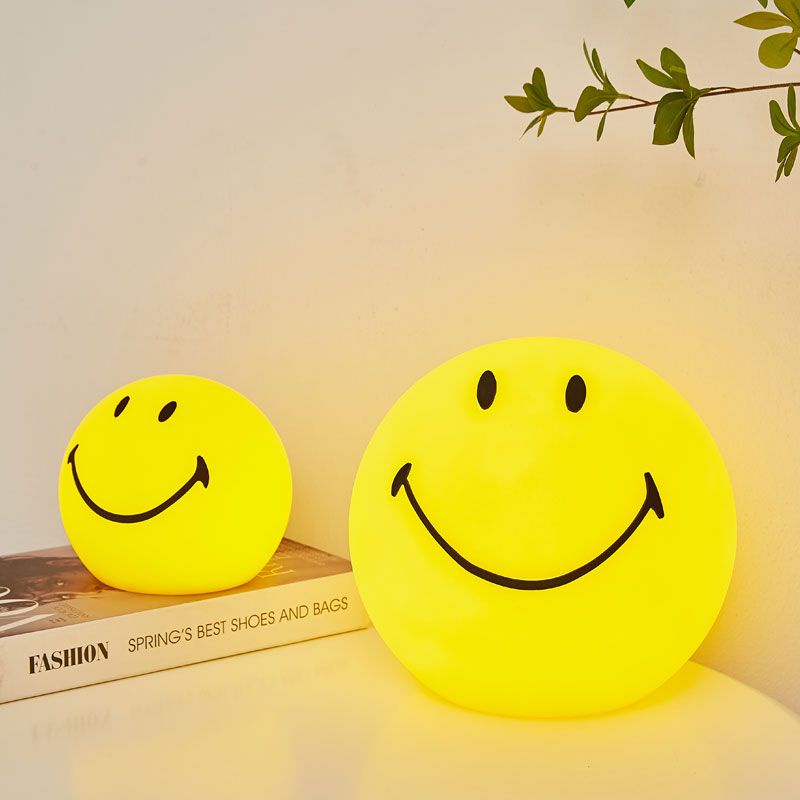 Đèn Ngủ Cảm Xúc Ban Đêm Hình Mặt Cười Dễ Thương Có Thể Sạc Lại
