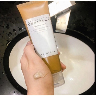 Sữa rửa mặt Centella Madagascar Skin1104 Ampoule Foam giúp dưỡng ẩm và làm sạch da