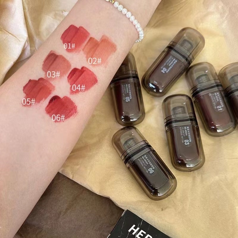 Son Môi Màu Đen Bóng Dưỡng Ẩm Lâu Trôi Tự Nhiên