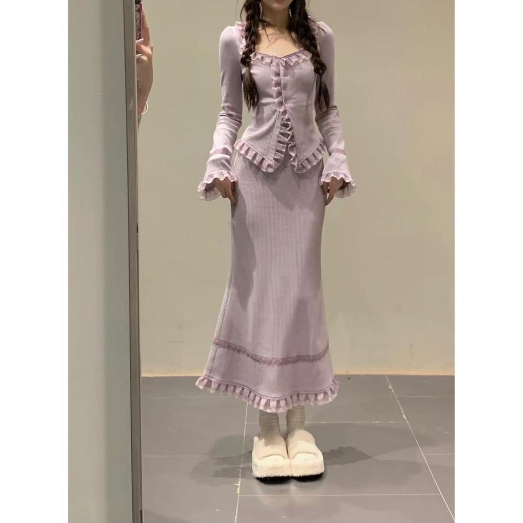 Bộ Áo cardigan Dệt Kim Phối Bèo + Chân Váy Đuôi Cá Màu Tím In Hoa < 77