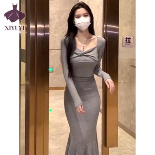 Đầm dệt kim cổ vuông xếp ly ôm hông dài trung bình