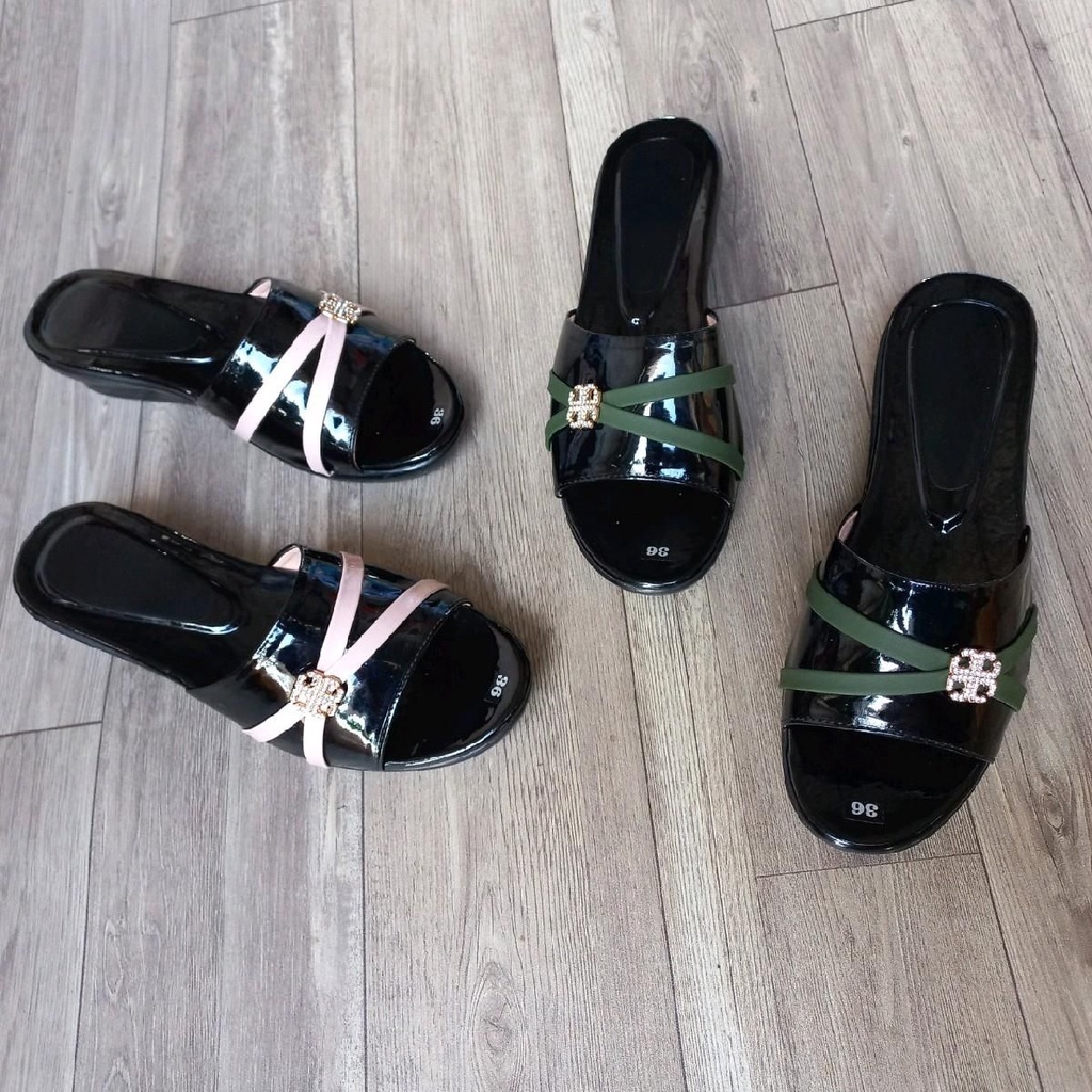 Dép trung niên 3p đính nan.màu xanh rêu. màu kem