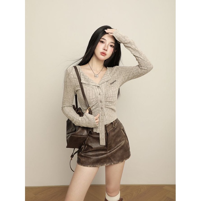 Áo Thun Ngắn Tay Dài Dáng Ôm Phối Bèo Và Nút Thời Trang Cho Nữ