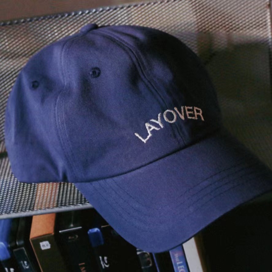 Mũ Bóng Chày In Chữ v layover Màu Be / Xanh Dương kpop bts Đa Năng