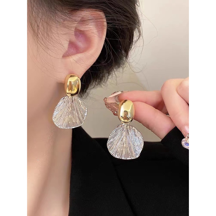 Hoa Tai Vàng Đen Phong Cách Hàn Quốc Cho Nữ