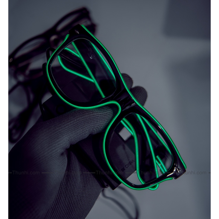 Mắt kính đèn led phát sáng, hàng xịn dùng 2 viên pin AA