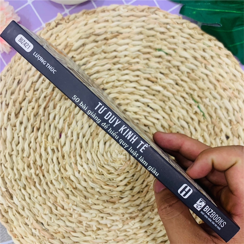 Sách - Tư Duy Kinh Tế : 50 Bài Giảng Để Hiểu Quy Luật Làm Giàu