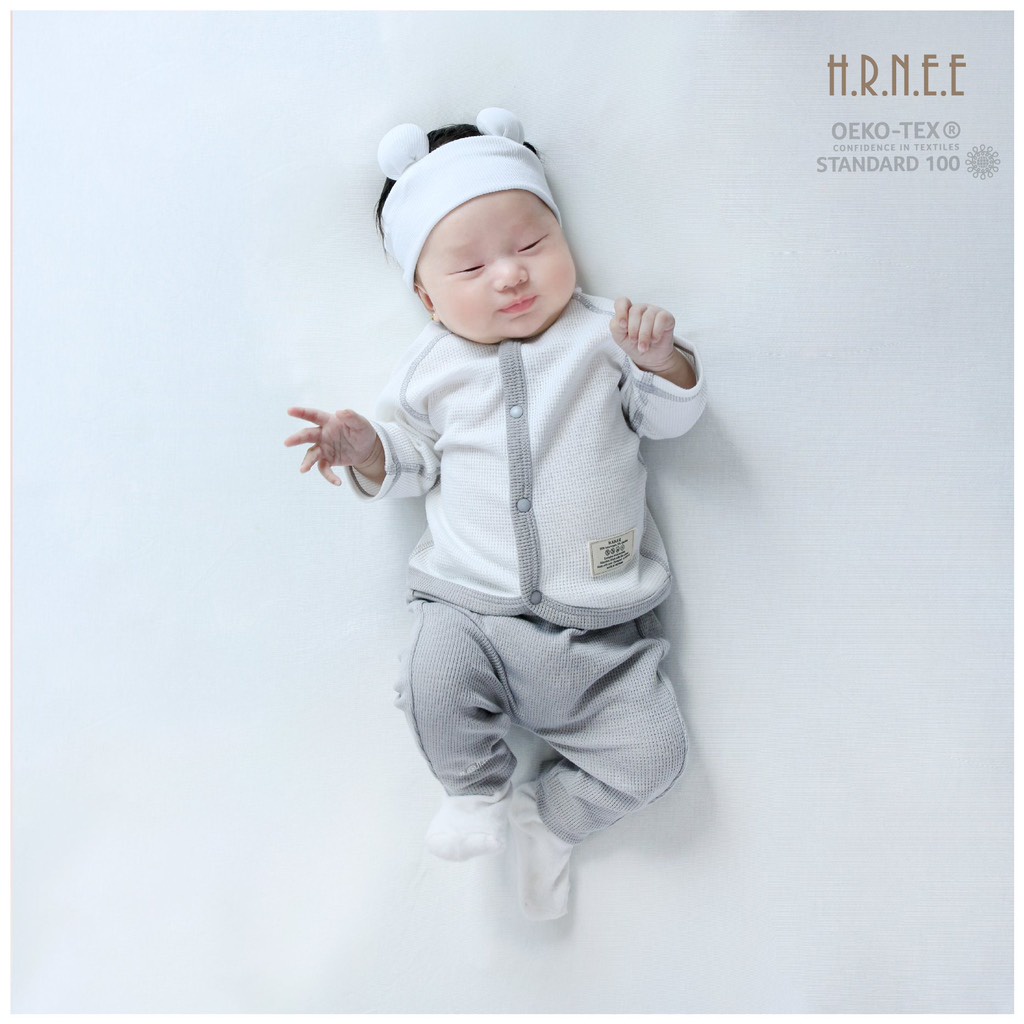 Bộ Hrnee sơ sinh nỉ len cài giữa cho bé