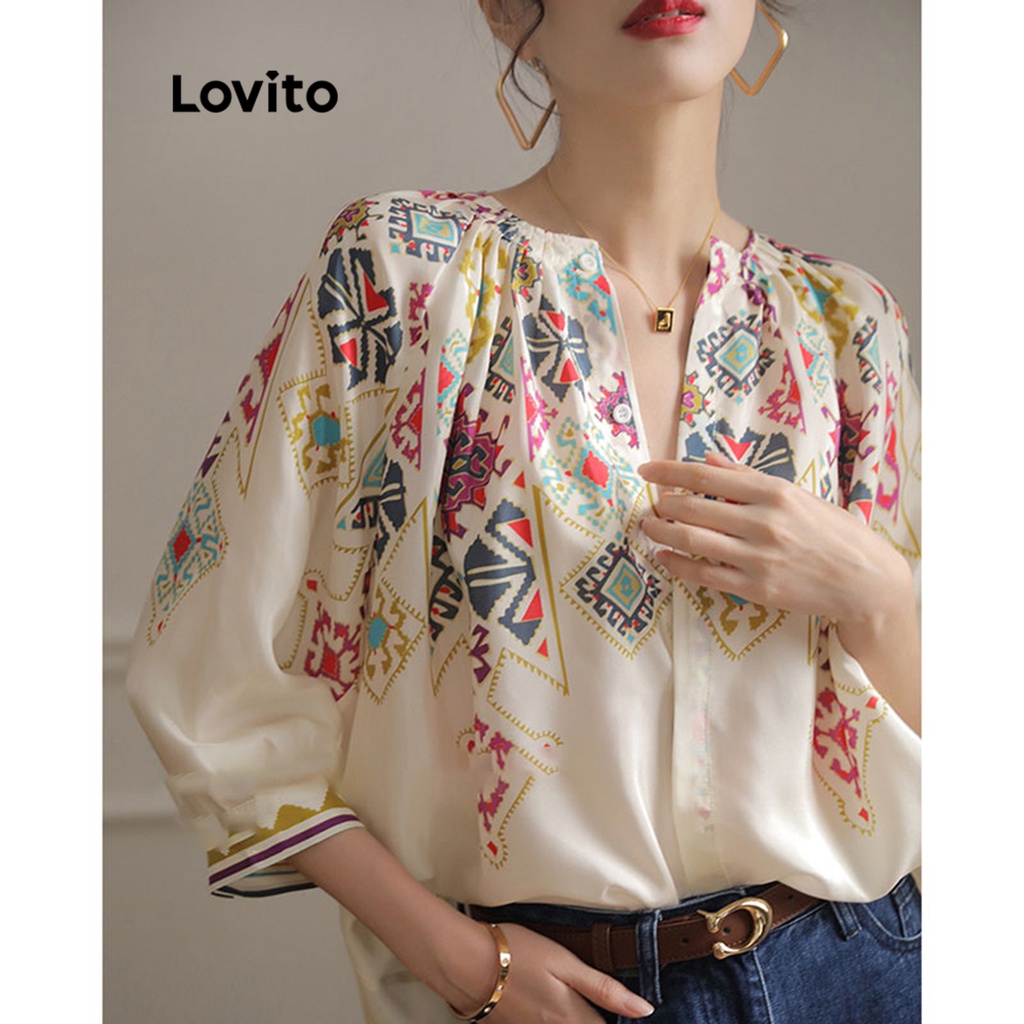 Áo kiểu Lovito xếp nếp in họa tiết bộ lạc thường ngày cho nữ LNA17130 (màu trắng ngà)