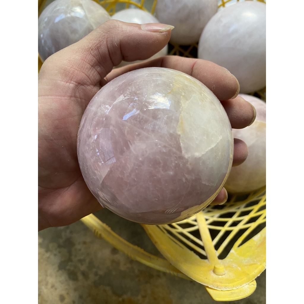 Bi cầu thạch anh hồng dùng làm trang trí nhà cửa bàn làm việc văn phòng công ty