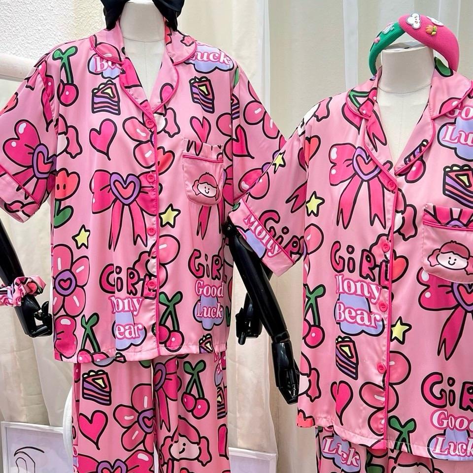 Bộ Pijama Monybear quần dài , áo tay không dơi in hình nơ hồng Goodluck kèm cột tóc - HN1892