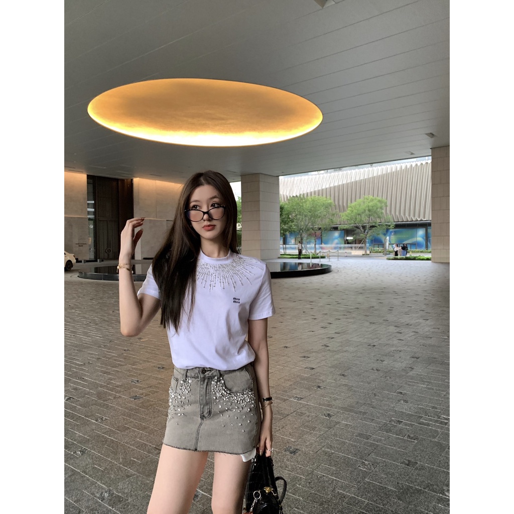 MIU MIU early autumn new hot girl style beaded gradient rhinestone decoration washed old low waist denim skirt