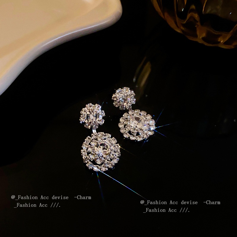 Bông Tai Mạ Bạc Hình Tròn Đính Kim Cương Lấp Lánh Phong Cách Hàn Quốc Sang Trọng