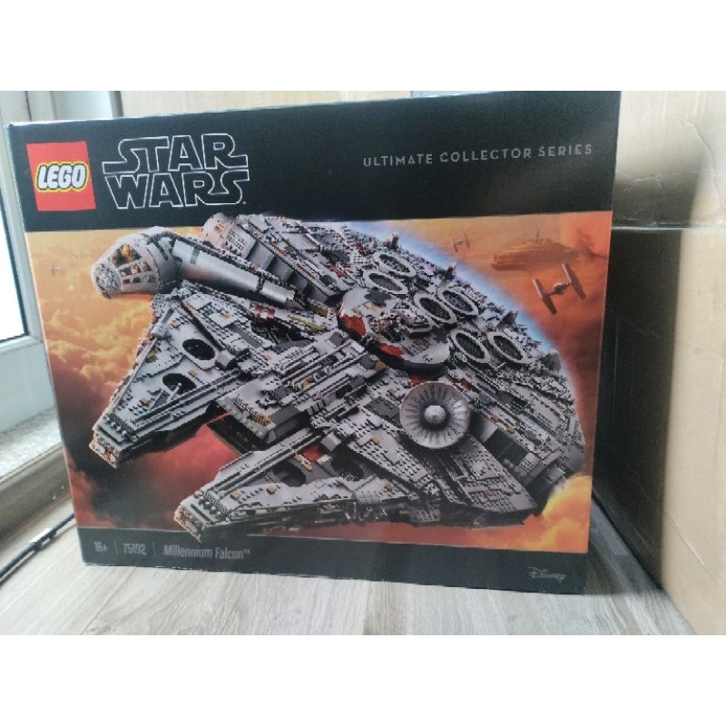 LEGO STAR WARS 75192 Tàu Millennium Falcon UCs