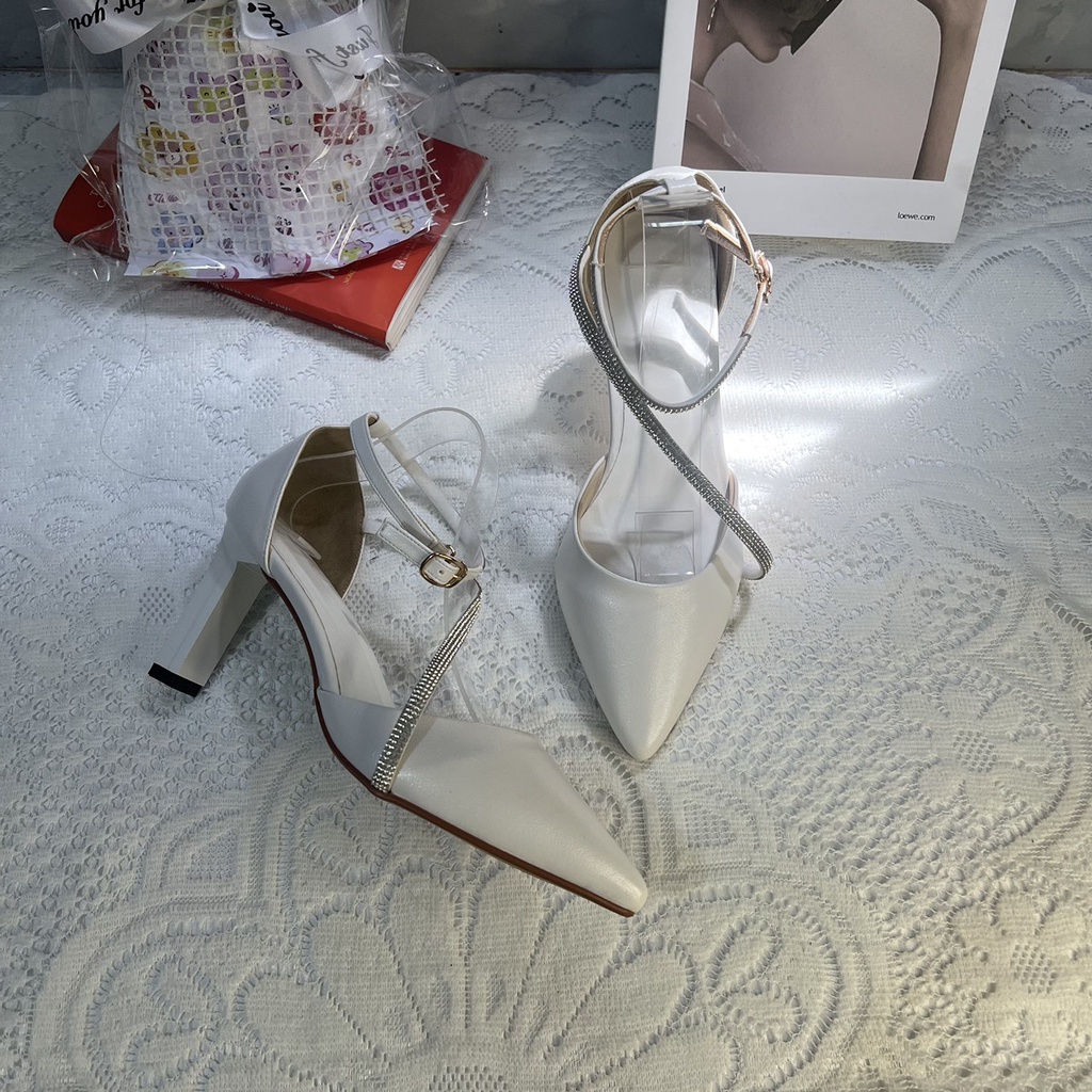 Giày cao gót bigsize bít mũi trơn phối quai đá cao 7 cm size 40-44