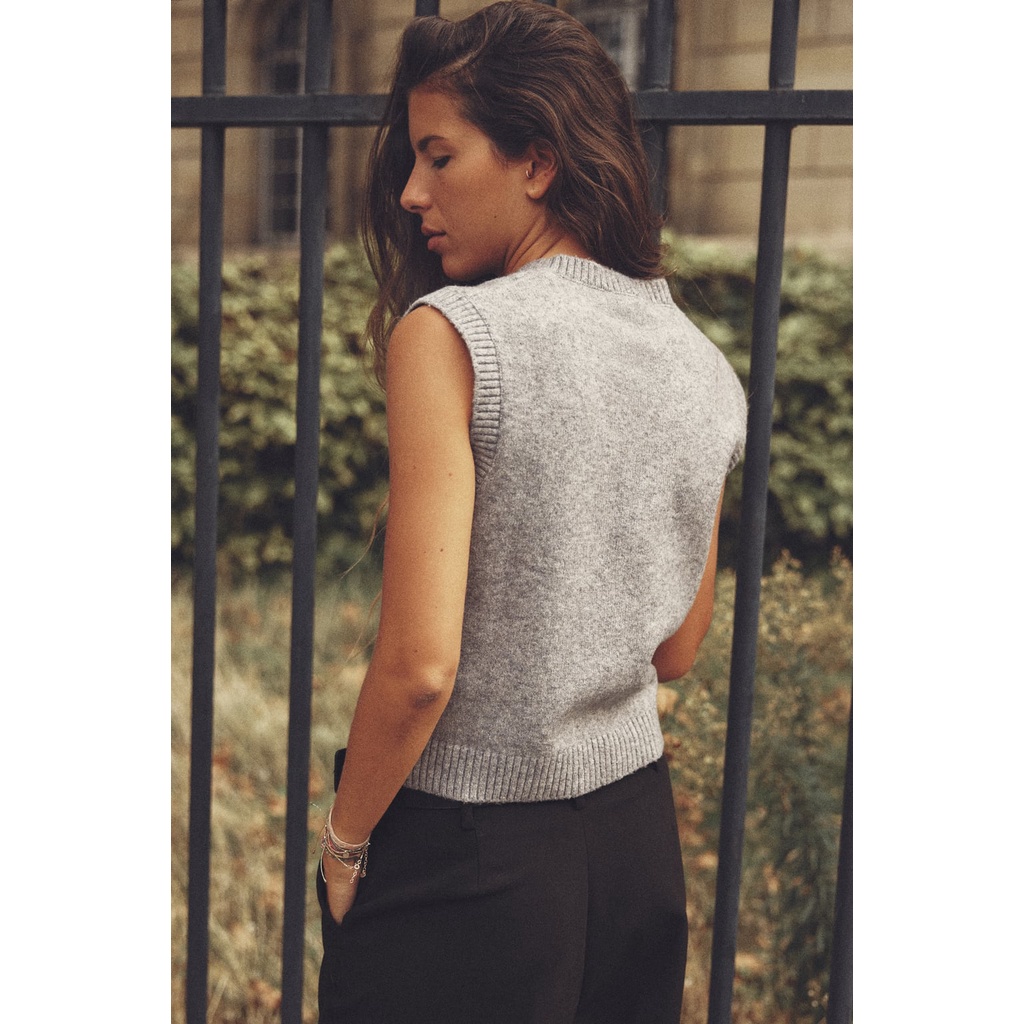 Zara Áo Dệt Kim Sát Nách Cổ Chữ v Màu Xám Thời Trang Mùa Thu 5536157