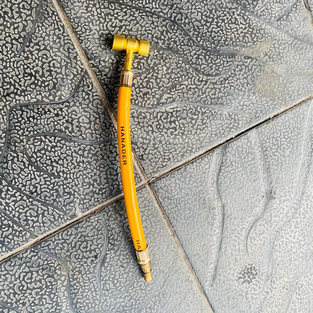 Dây bơm xe máy có 3 loại Màu Xanh dài Đầu kẹp bằng đồng - Màu Vàng Đầu b.ú.a - Màu Vàng Đầu ông sư