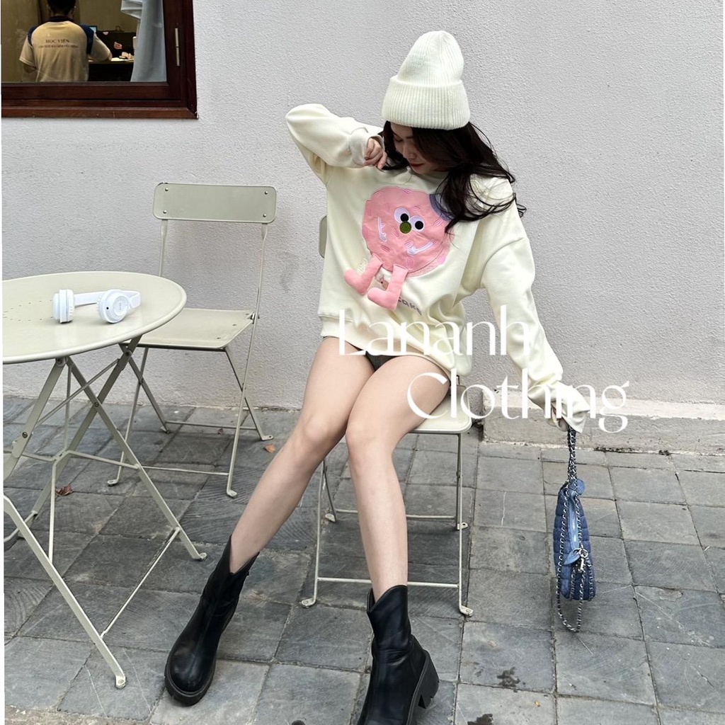 Áo nỉ màu kem thêu bánh hồng - đính chân nổi QC Ảnh thật shop chụp