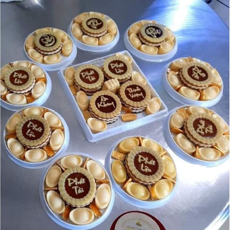 Khuôn thỏi vàng 15 thỏi. Kích thước khuôn 27x14x2cm. Khối lượng tịnh 60g .Dùng làm thạch rau câu, xôi, các món hấp