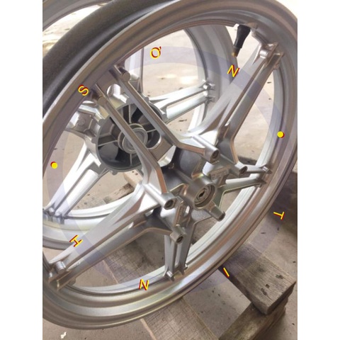 Sơn xịt Samurai 1701 màu bạc lấp lánh Sparkling Sliver