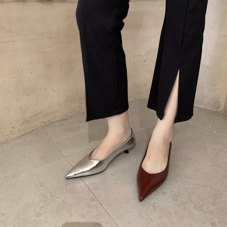 Giày Cao Gót Mũi Nhọn Chất Liệu Da Bóng Thời Trang