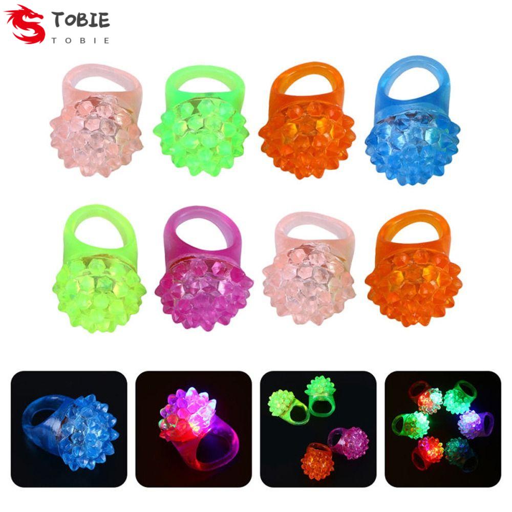 Tobie Set 4 Nhẫn Hình Trái Dâu Màu Dạ Quang Phát Sáng Trong Bóng Tối