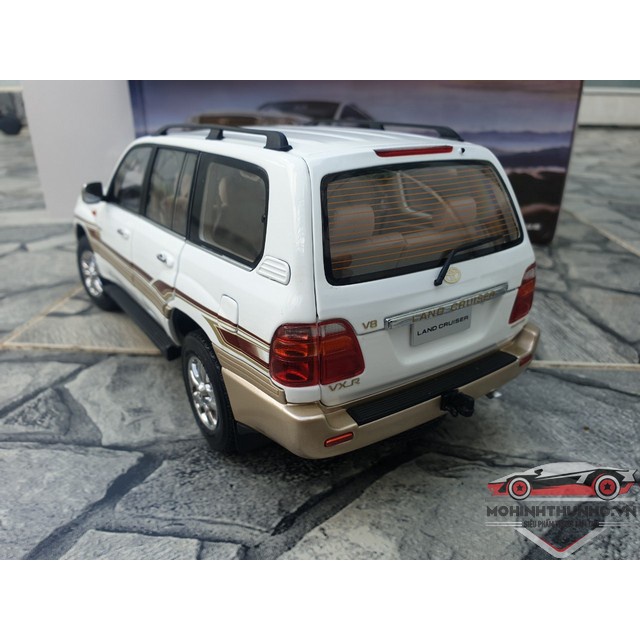 Xe mô hình Toyota Land Cruiser LC100, tỉ lệ 1:18