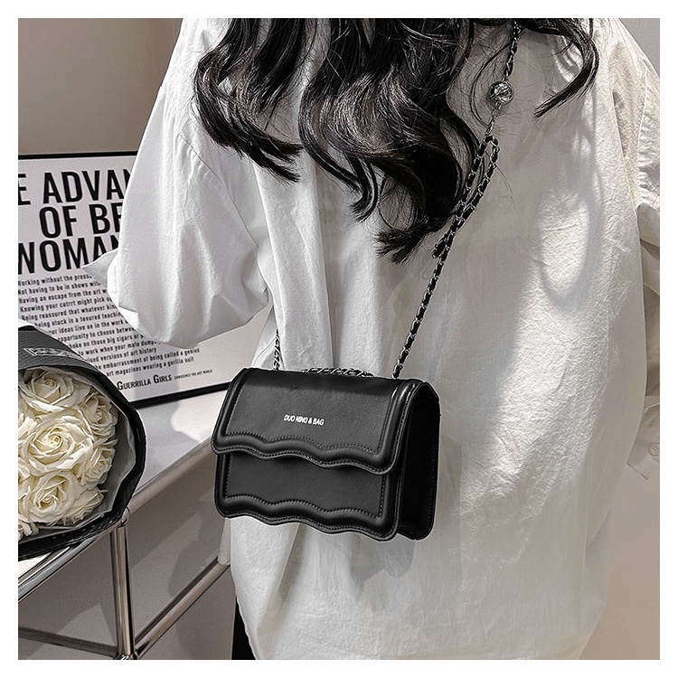 Túi Xách Đeo Vai Hình Vuông Cỡ Nhỏ Phối Dây Đeo Sợi Xích 2023 Thời Trang Cho Nữ