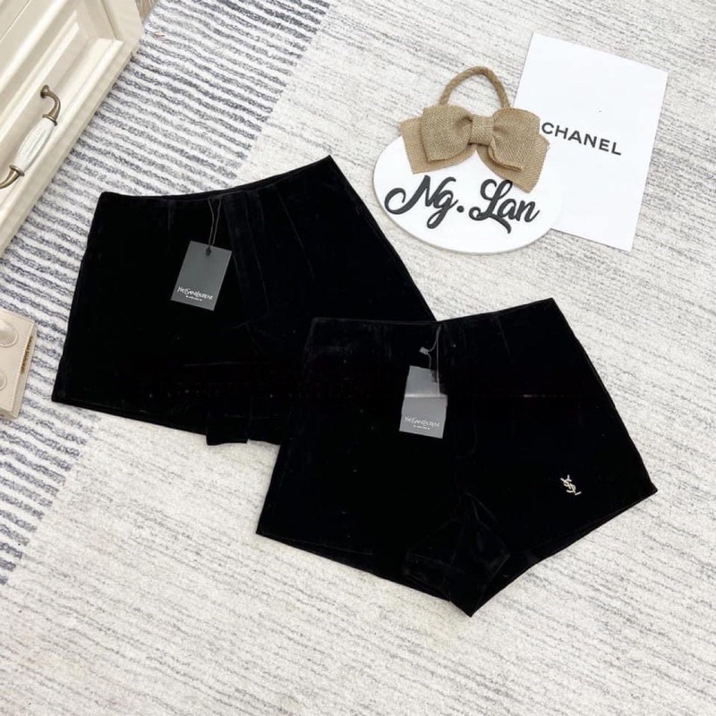 Quần short nhung mềm mịn cạp cao khóa kéo kèm tag YSL đứng form siêu xinh