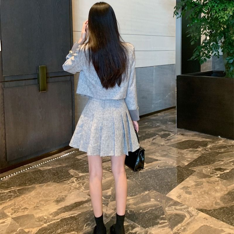 Bộ Áo Khoác Vest Dáng Rộng Phối Chân Váy Ngắn Xếp Ly Kiểu retro Pháp Thời Trang Mùa Thu 2023 Cho Nữ