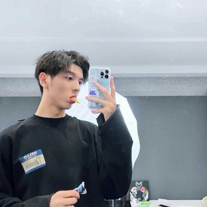 Ba len88ga - demna Thiết Kế Tay Dài Thời Trang Và Đang Nói Chuyện Thoải Mái Và Sành Điệu Cho Cả Nam Và Nữ