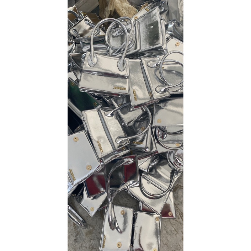 Túi xách nữ Jac cầm tay bạc tráng gương sang chảnh có dây đeo chéo.